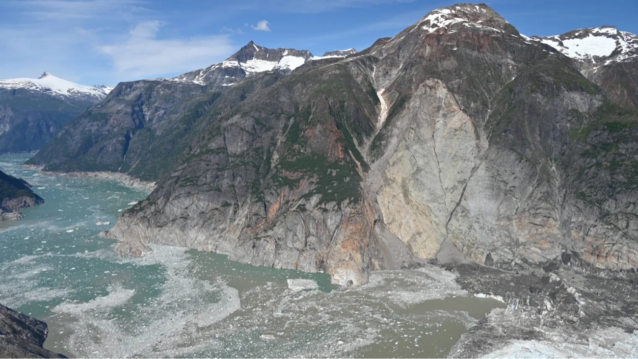 De tsunami in Alaska van 2025, die 1578 voet lang was
