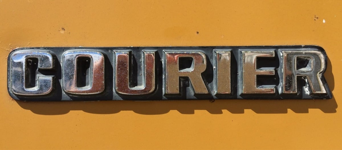 Chrome logo that says 'Courier'