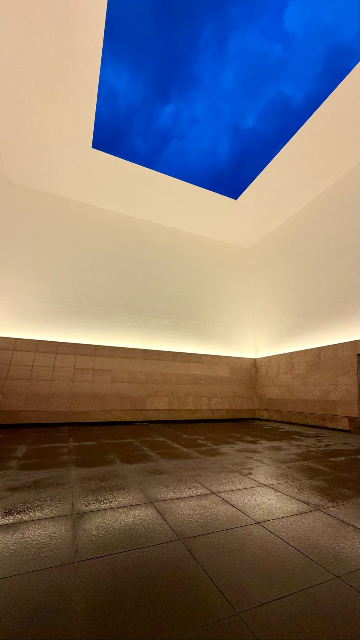 Blue Planet Sky van James Turrell