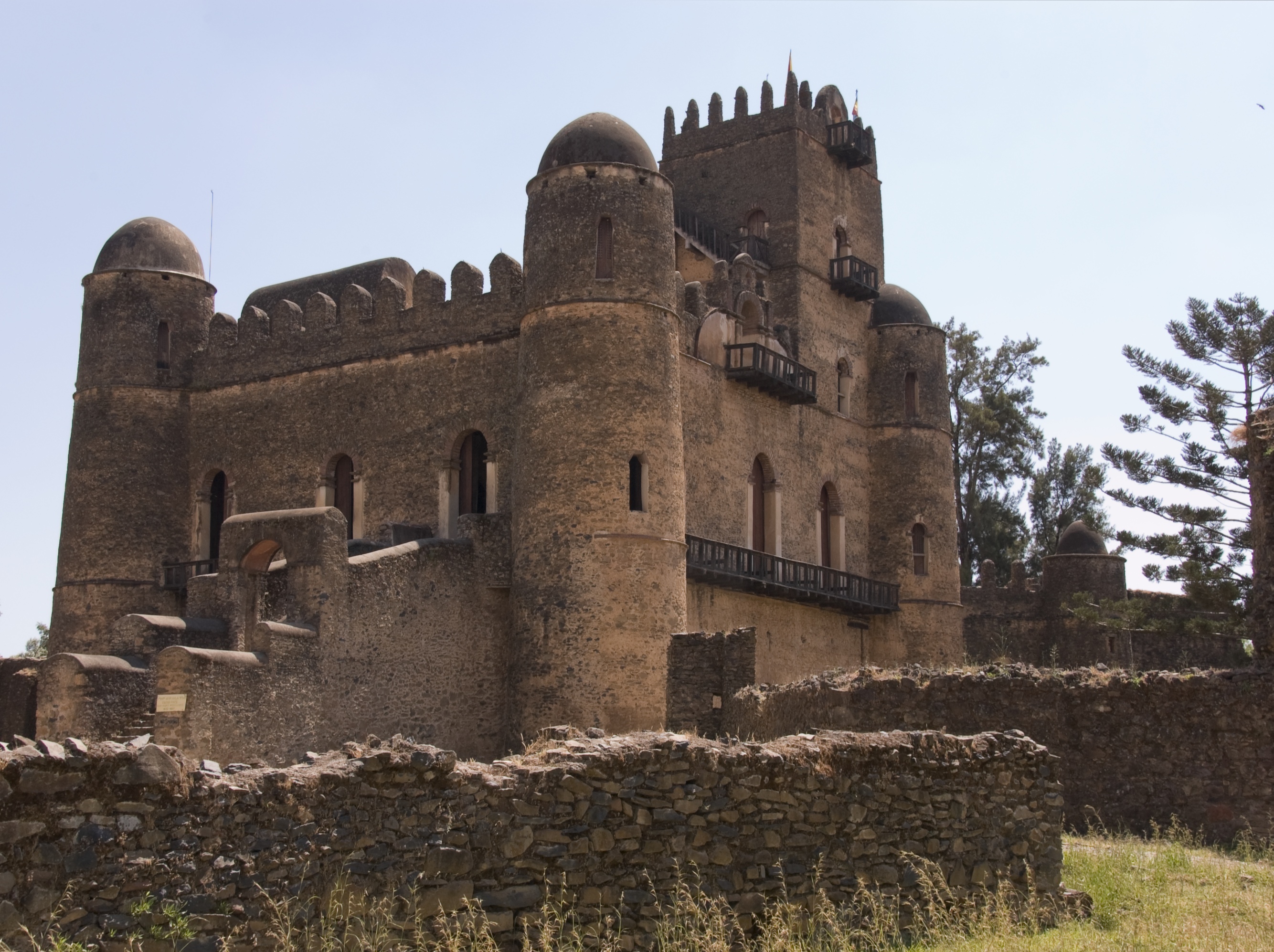 The_Ruins_at_Gondar,_Ethiopia_-_Fasilides_Castle_(2414137463).jpg