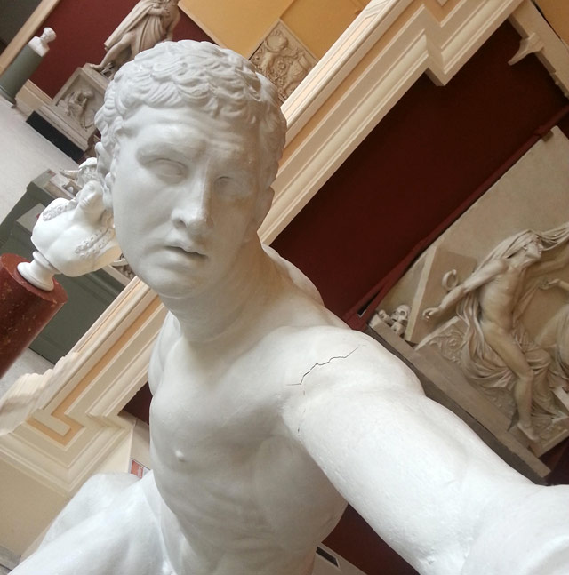 Statue Selfies